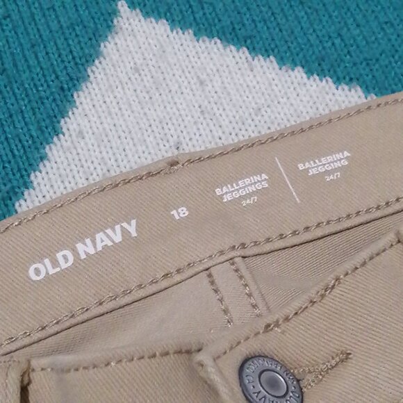NWT-- Old Navy Ballerina Jeggings in Khaki - Picture 3 of 8